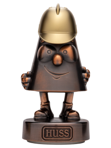 s´ Stubm Karzl mit'n Feierwehrhelm